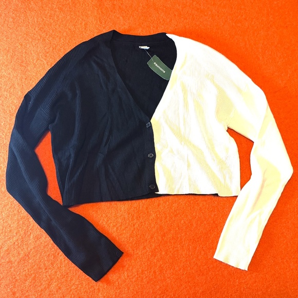 Black and white two-tone ribbed cropped V-neck soft cardigan NWT - Picture 2 of 8